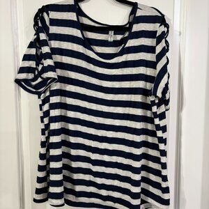Essen­tial Women Striped Short Sleeve Top Navy Gray 3X